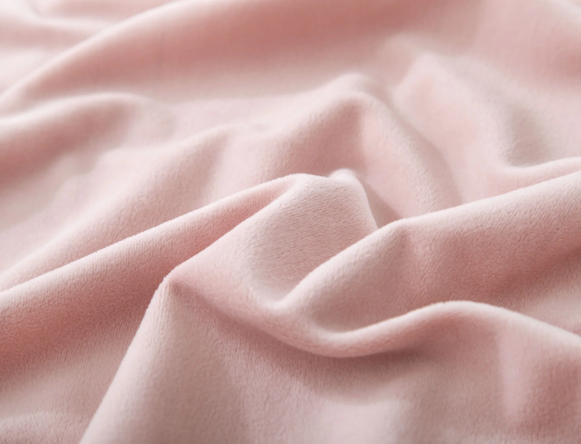 velvet-1747666_1920.jpg