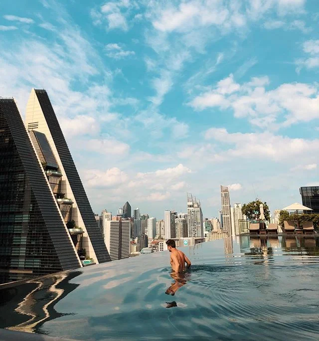 Checking out the view...
The city’s not bad either amirite ladies? ๐