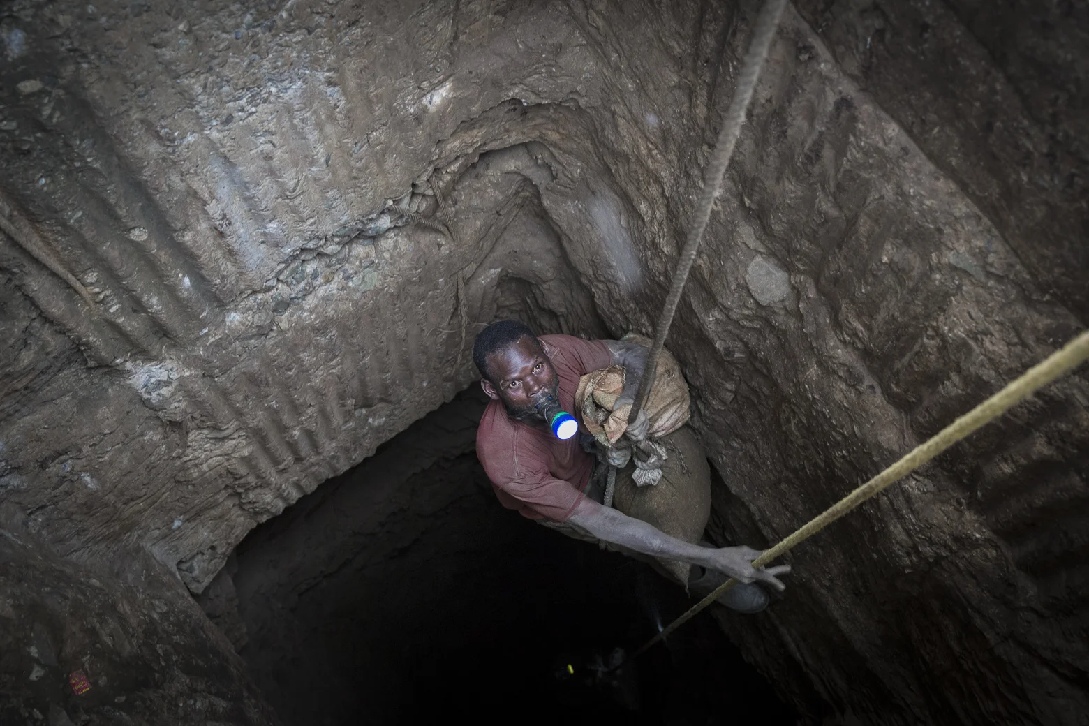 Gold Mining Tanzania_03_3146.jpg