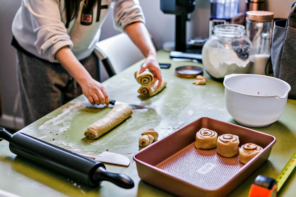 Baking Cinnamon Rolls at home_0014.jpg