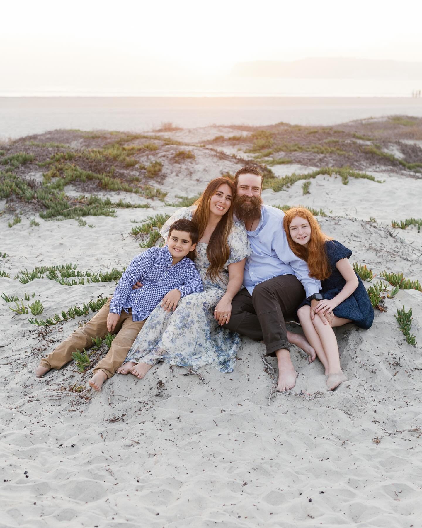 Mini sessions in Coronado became quite a favorite session for me this fall season: hanging at the sand dunes or walking along the beach, these 25 minute sessions in front of the iconic Hotel del Coronado are long enough to get a number of photos for 