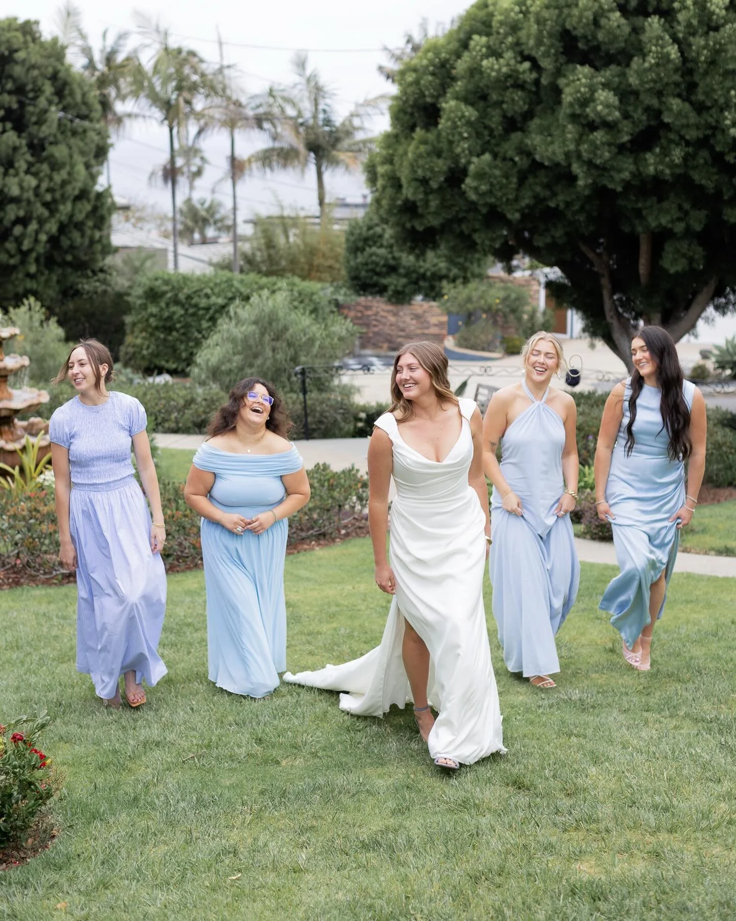 Behind every gorgeous girl gang, aka a bride and her bridesmaids/men, are getting ready moments. Final makeup touches, helping the bride with anything she needs, slipping into dresses, and non stop laughing and yapping: these are the memories everyon