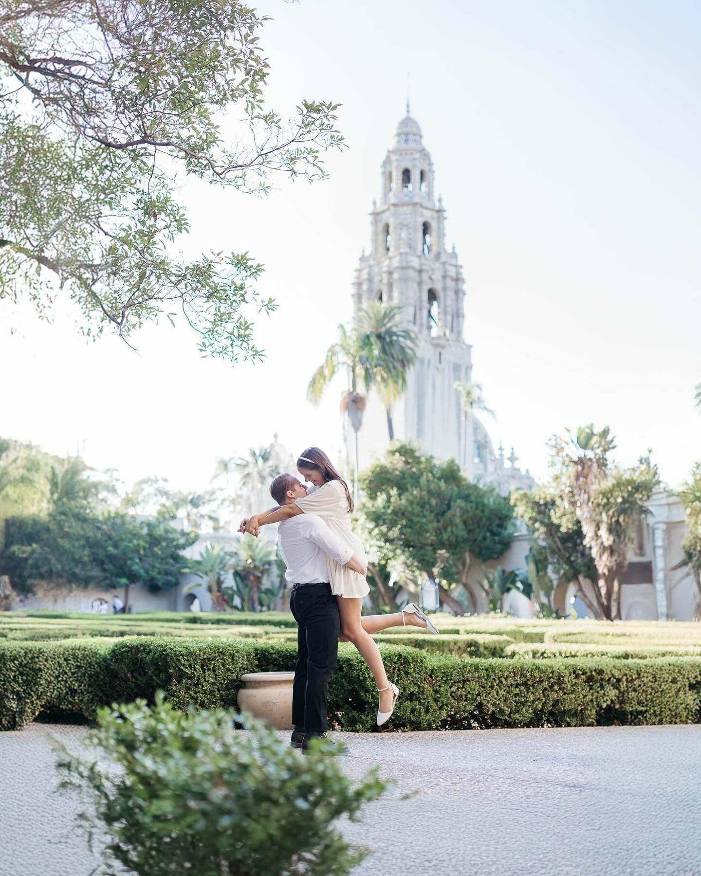 S and A met online and quickly discovered they had mutual friends, a fun twist that started their love story. Now engaged and counting down the days before their wedding, they wanted engagement photos that felt easy, relaxed, and romantic. A San Dieg