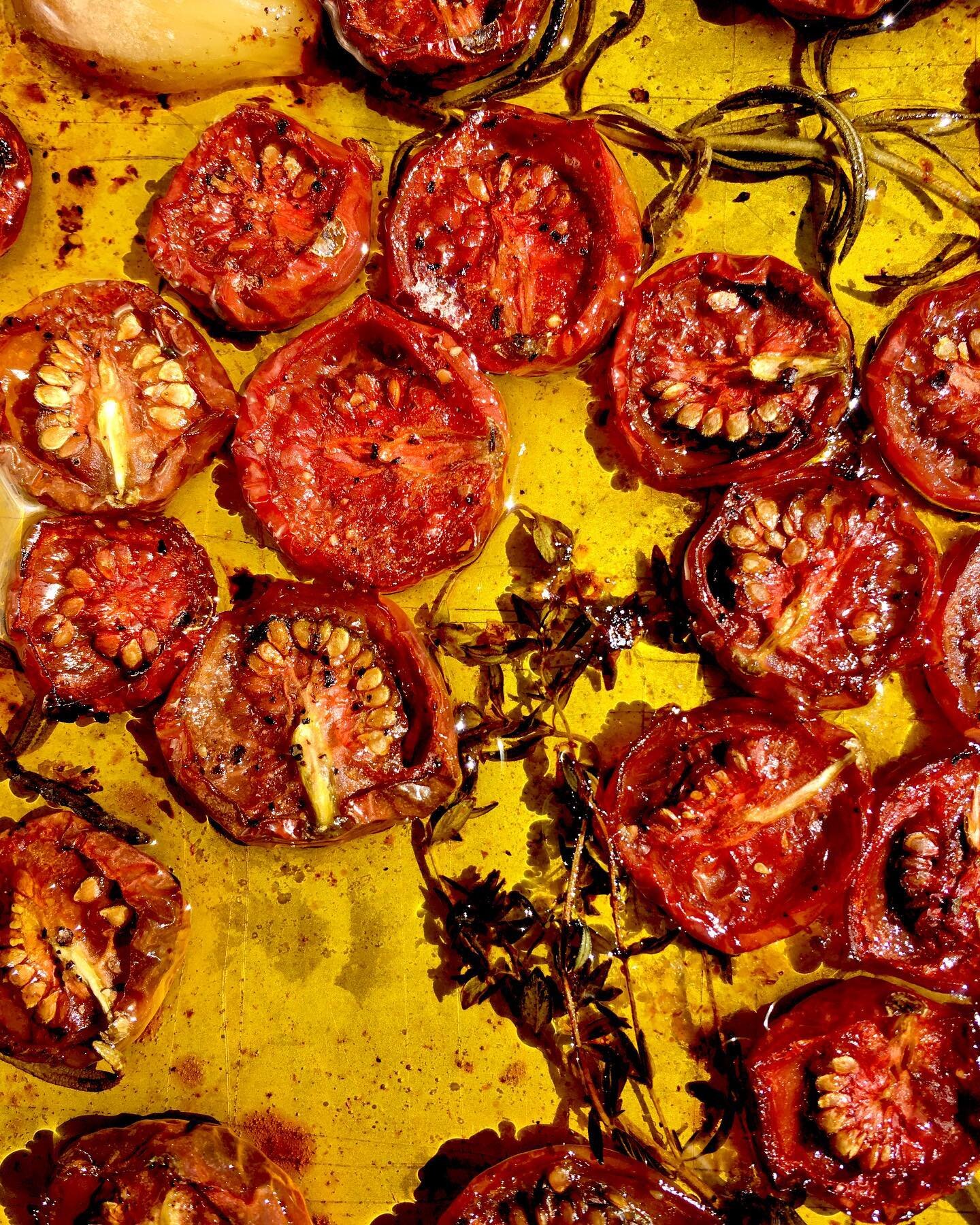 Olive oil roasted tomatoes kinda of a day 🍅💛