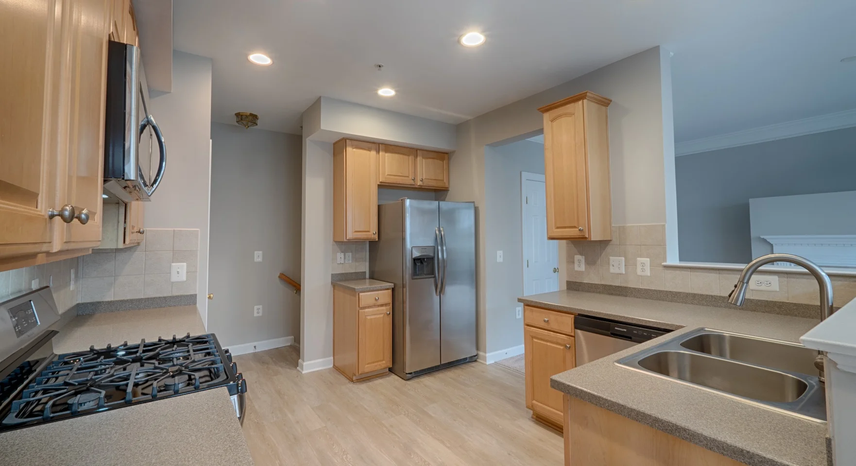 kitchen2.jpg