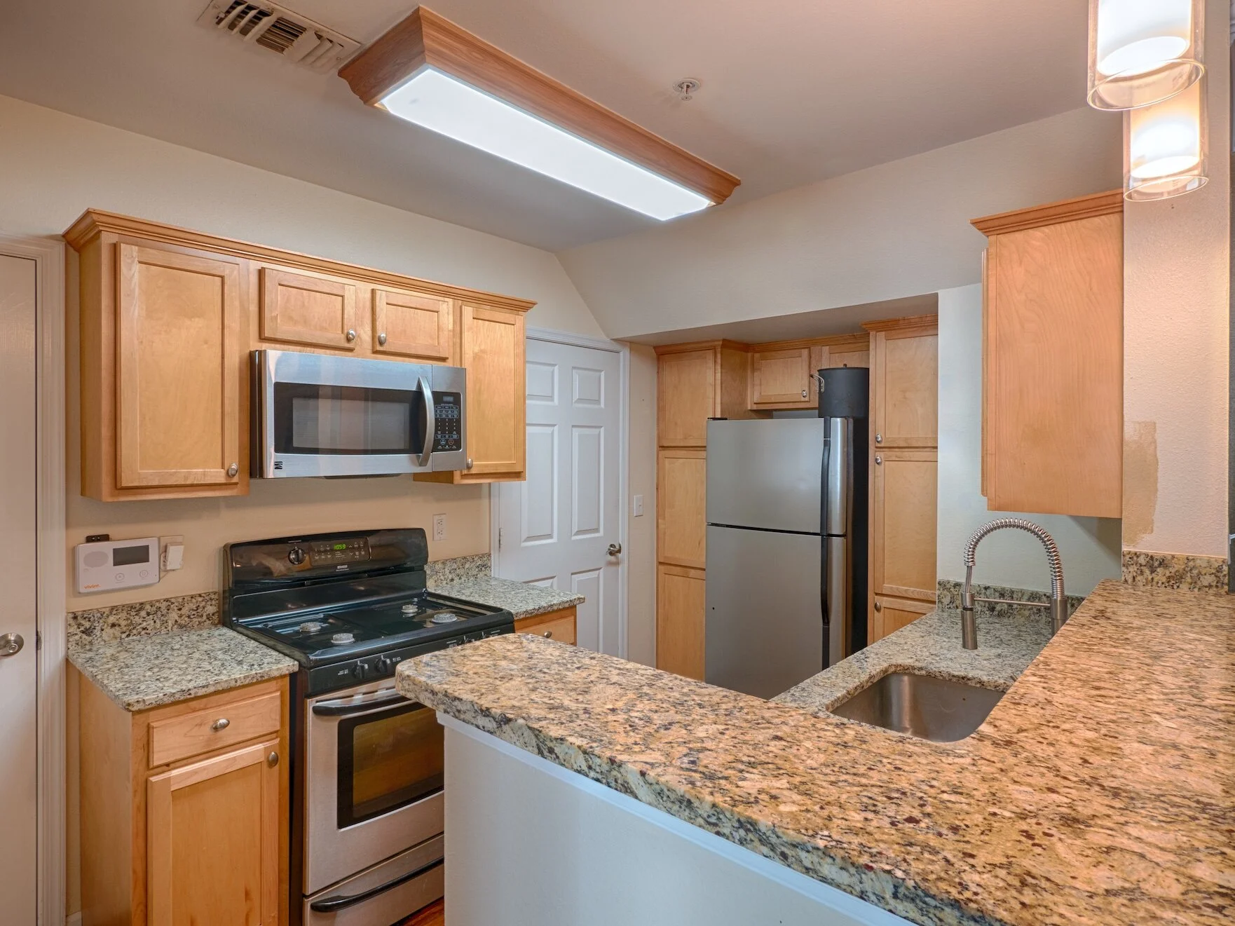 kitchen2.jpg