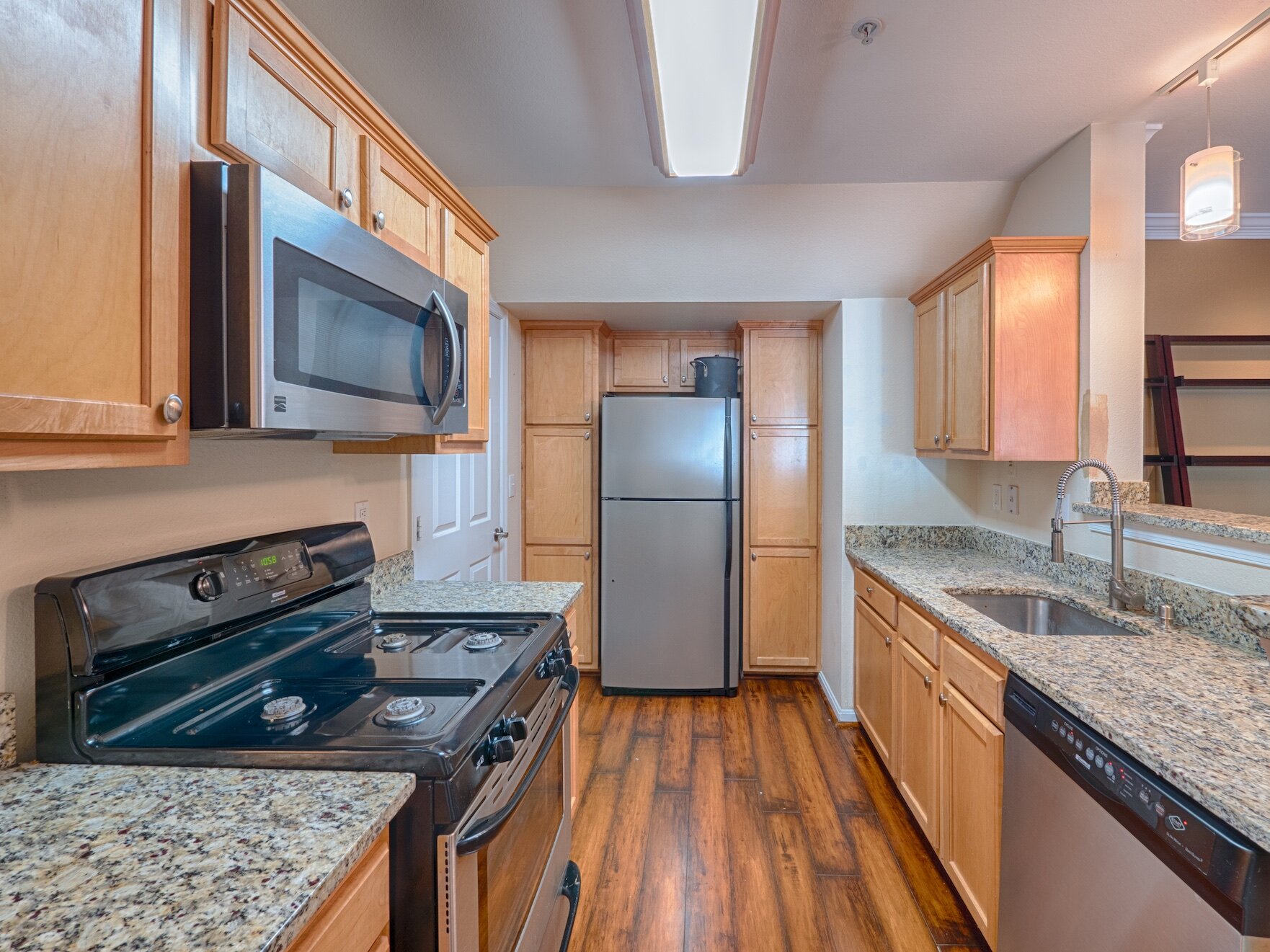 kitchen1.jpg