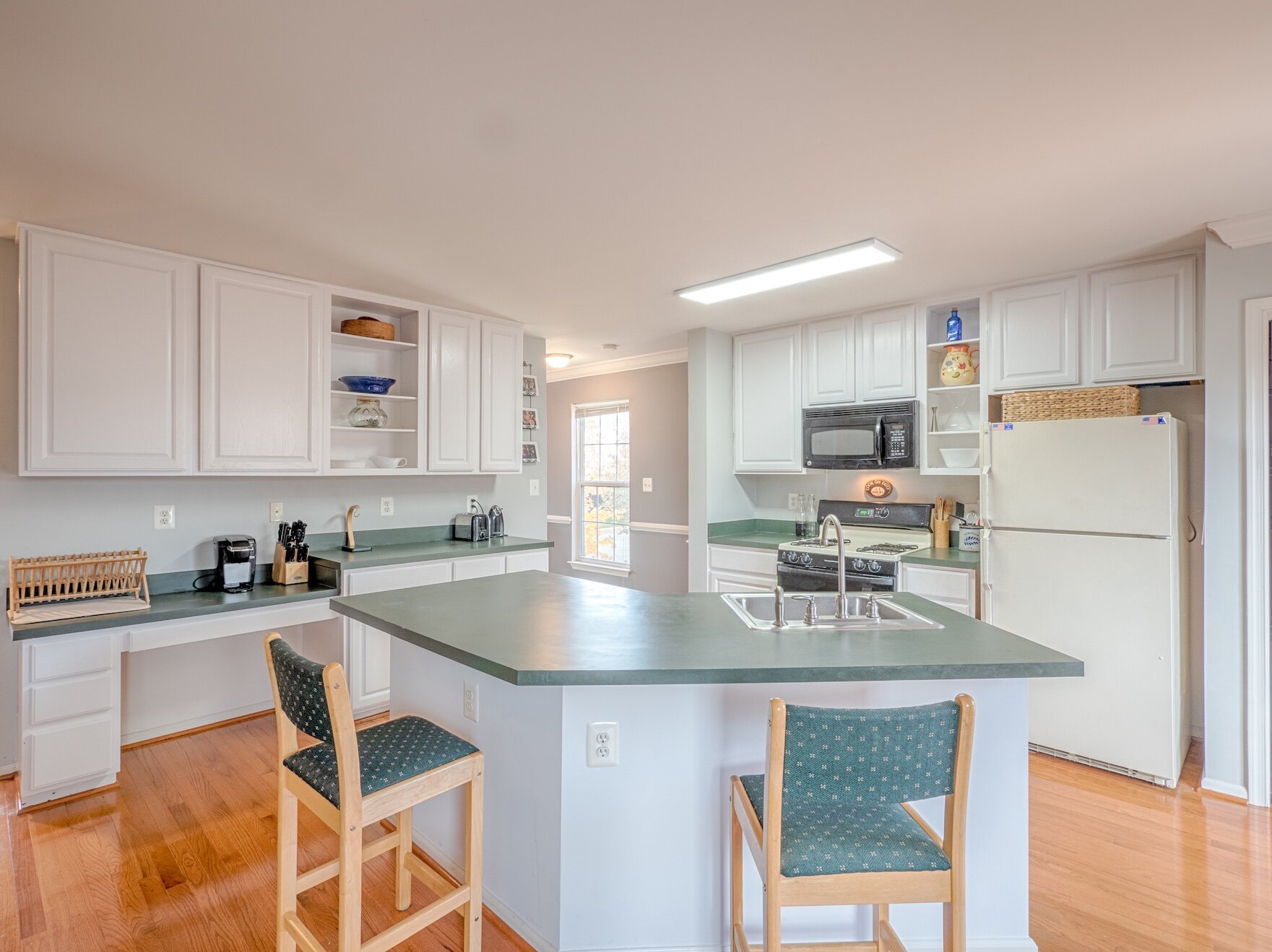 kitchen 1.jpg