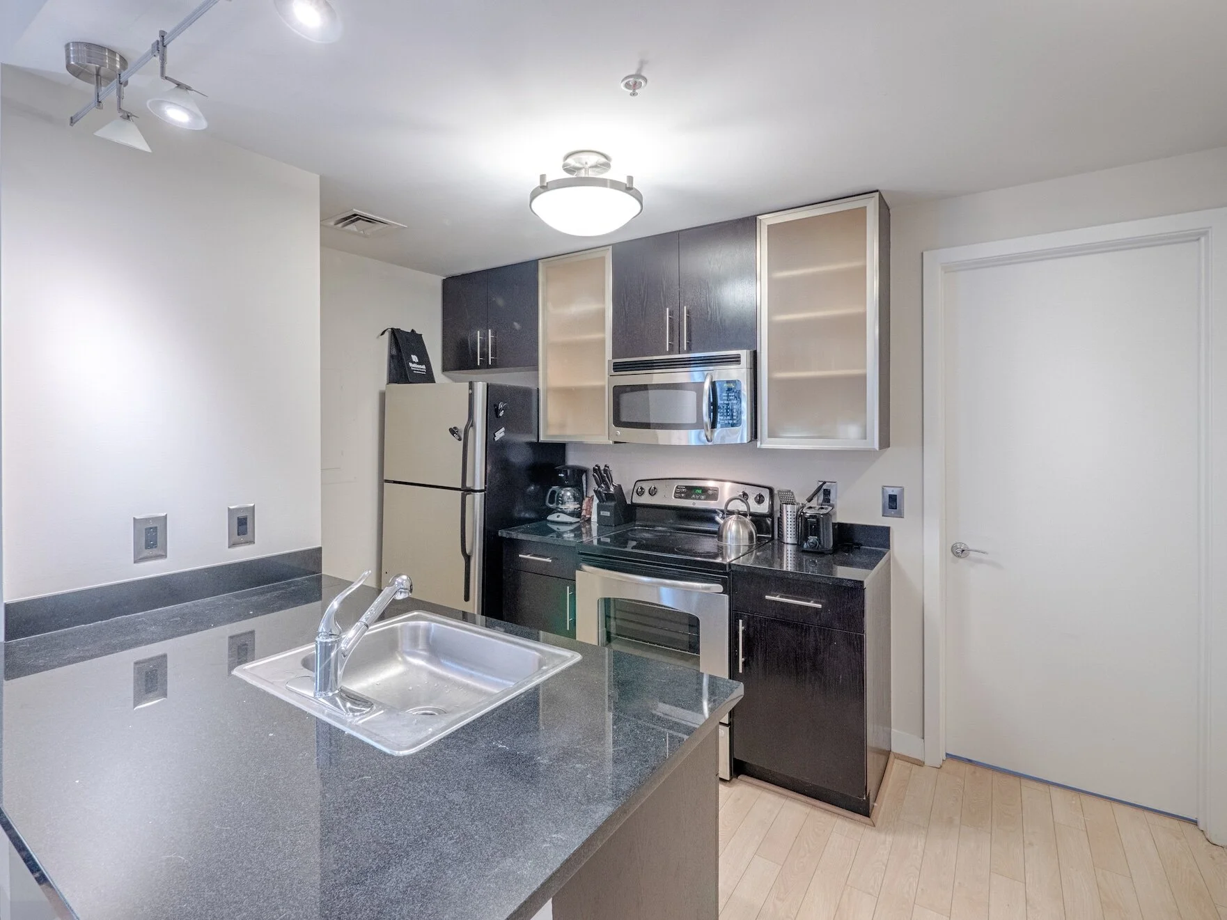 kitchen1.jpg