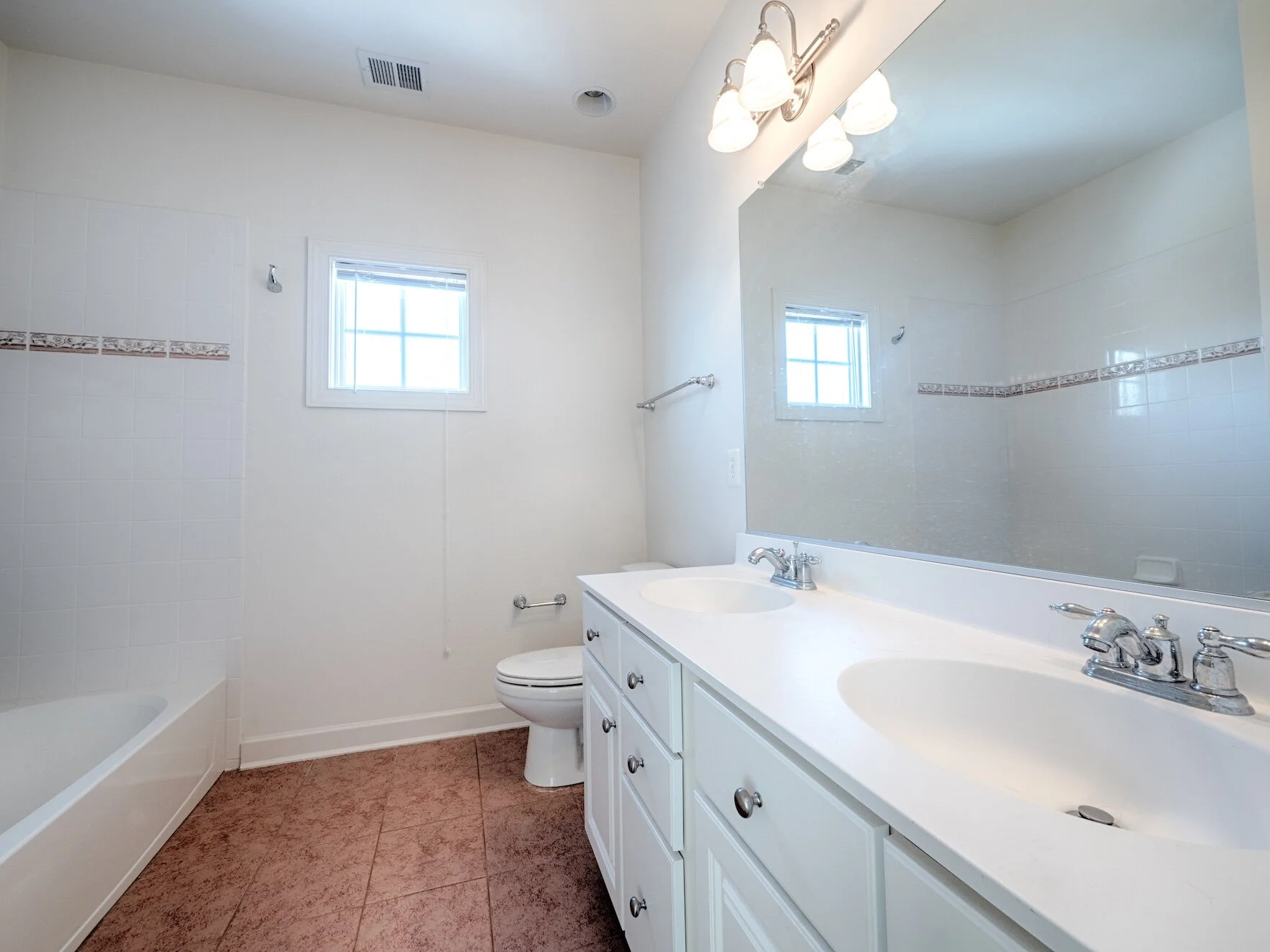 upper hall bath.jpg