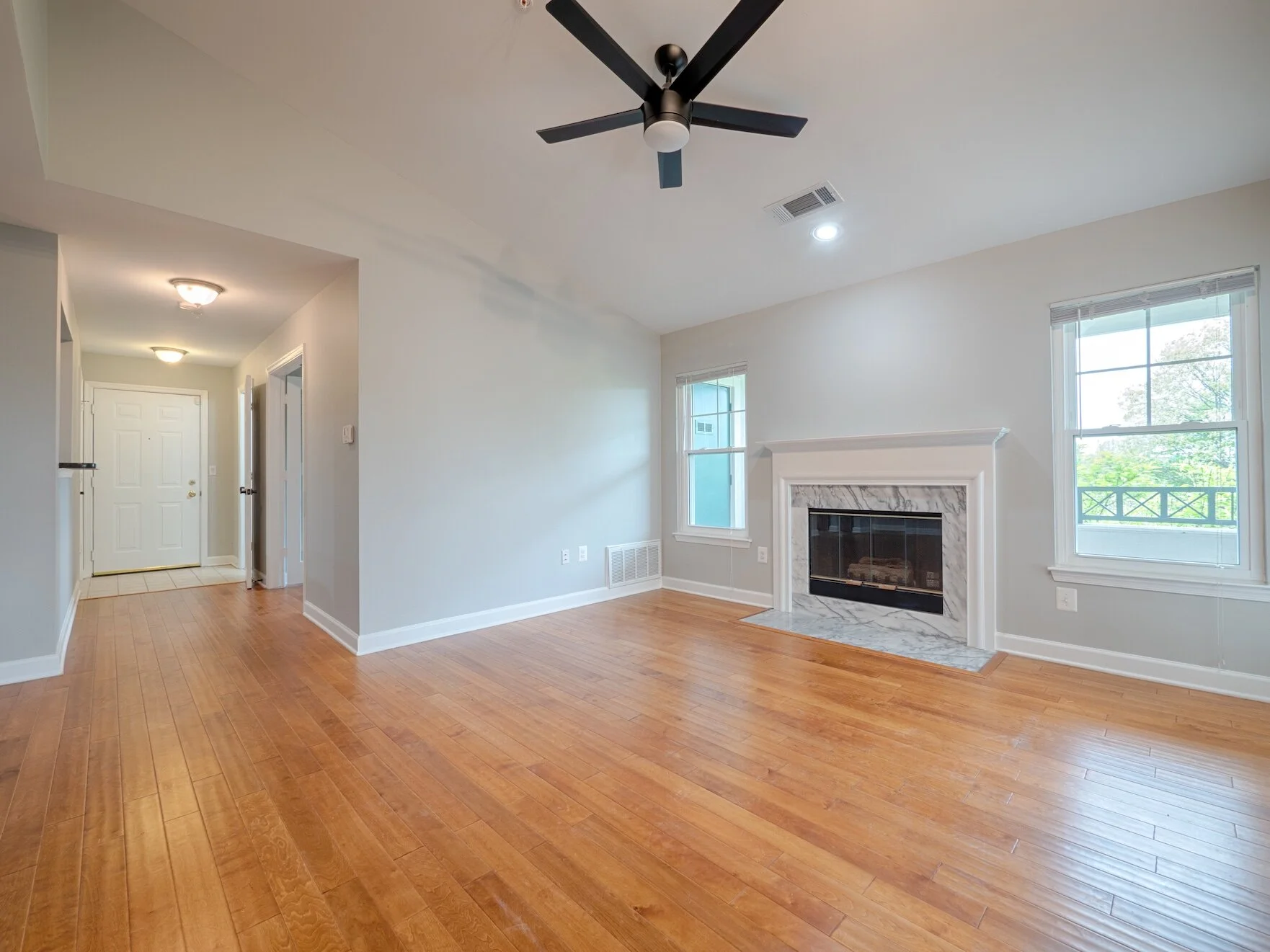 04 - Living Room.jpg