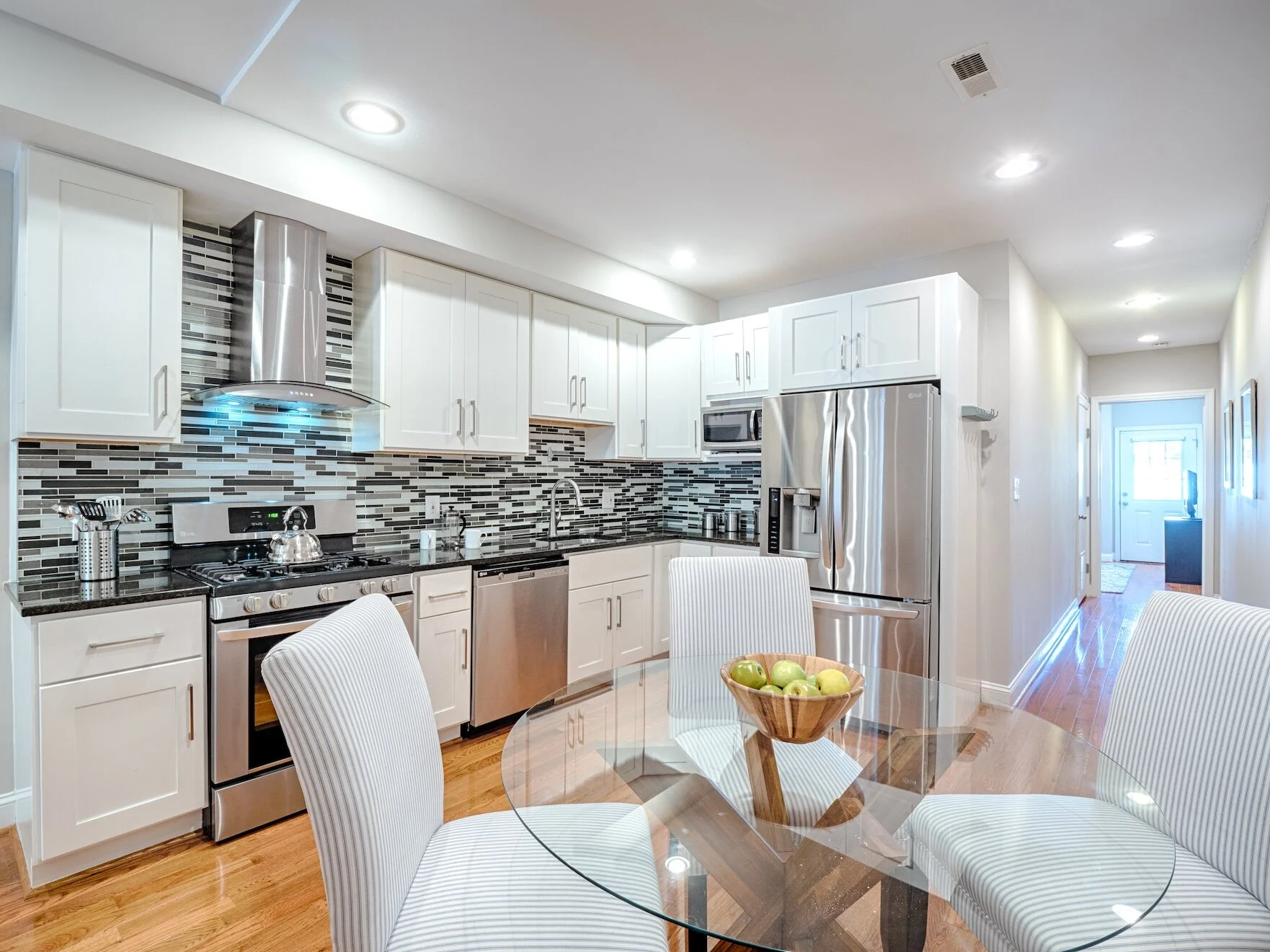 05 - Kitchen.jpg