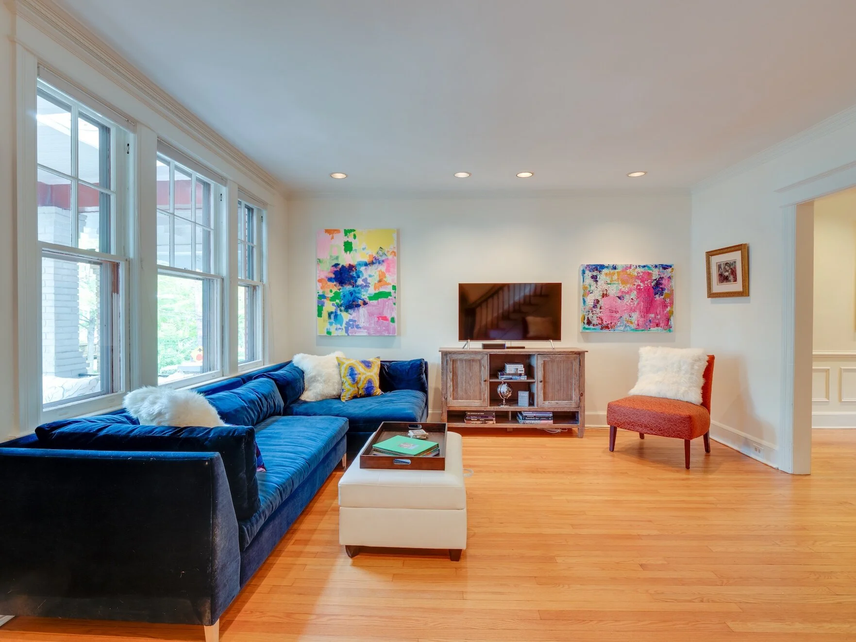 04 - Living Room.jpg
