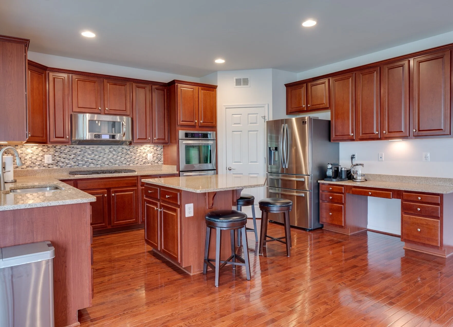 08 - Kitchen.jpg