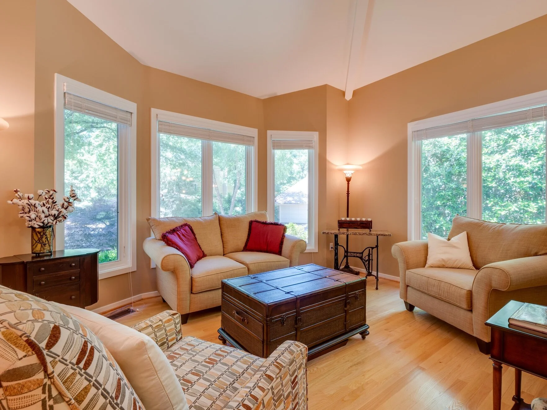 03 - Living Room.jpg