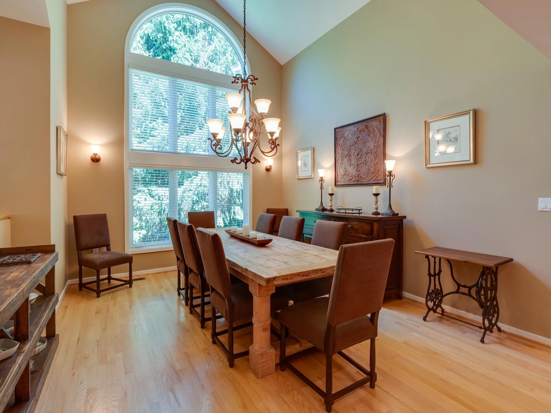06 - Dining.jpg
