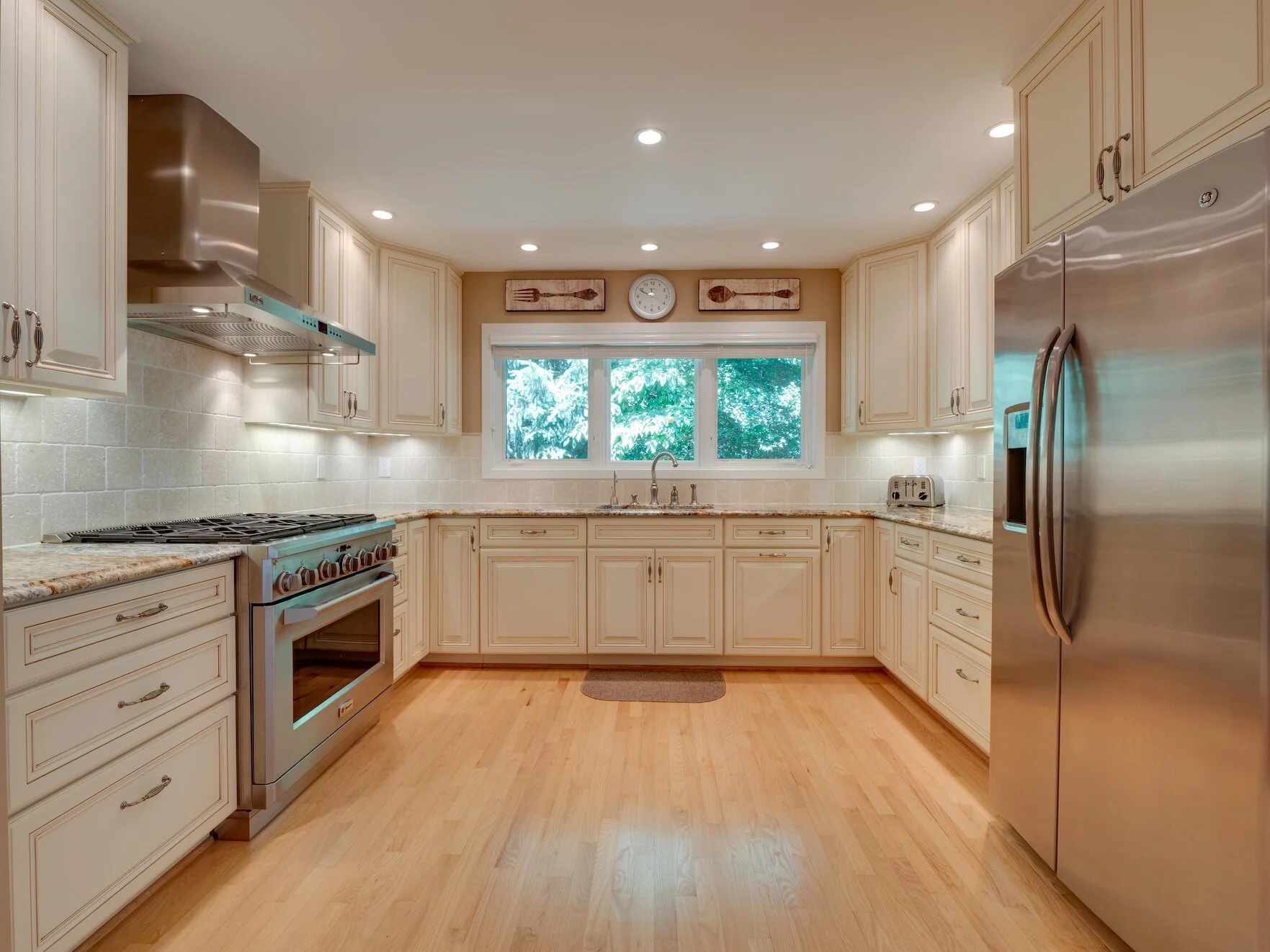 08 - Kitchen.jpg