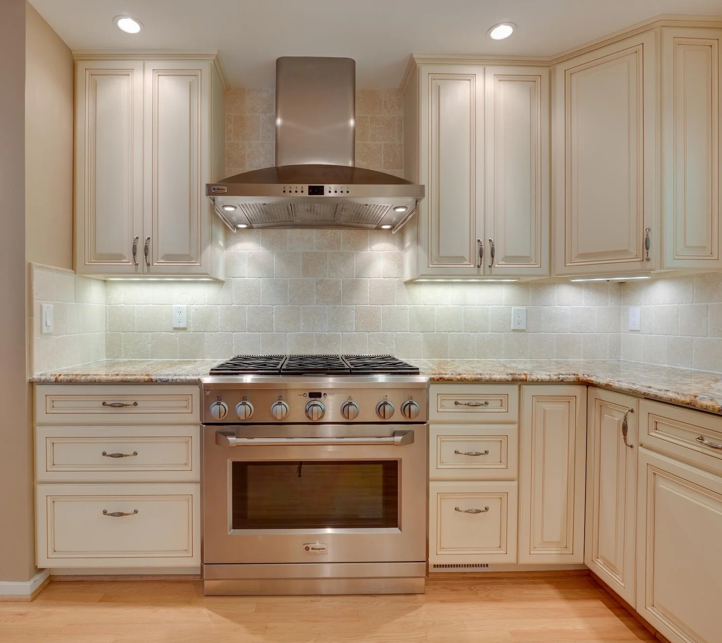 10 - Kitchen.jpg