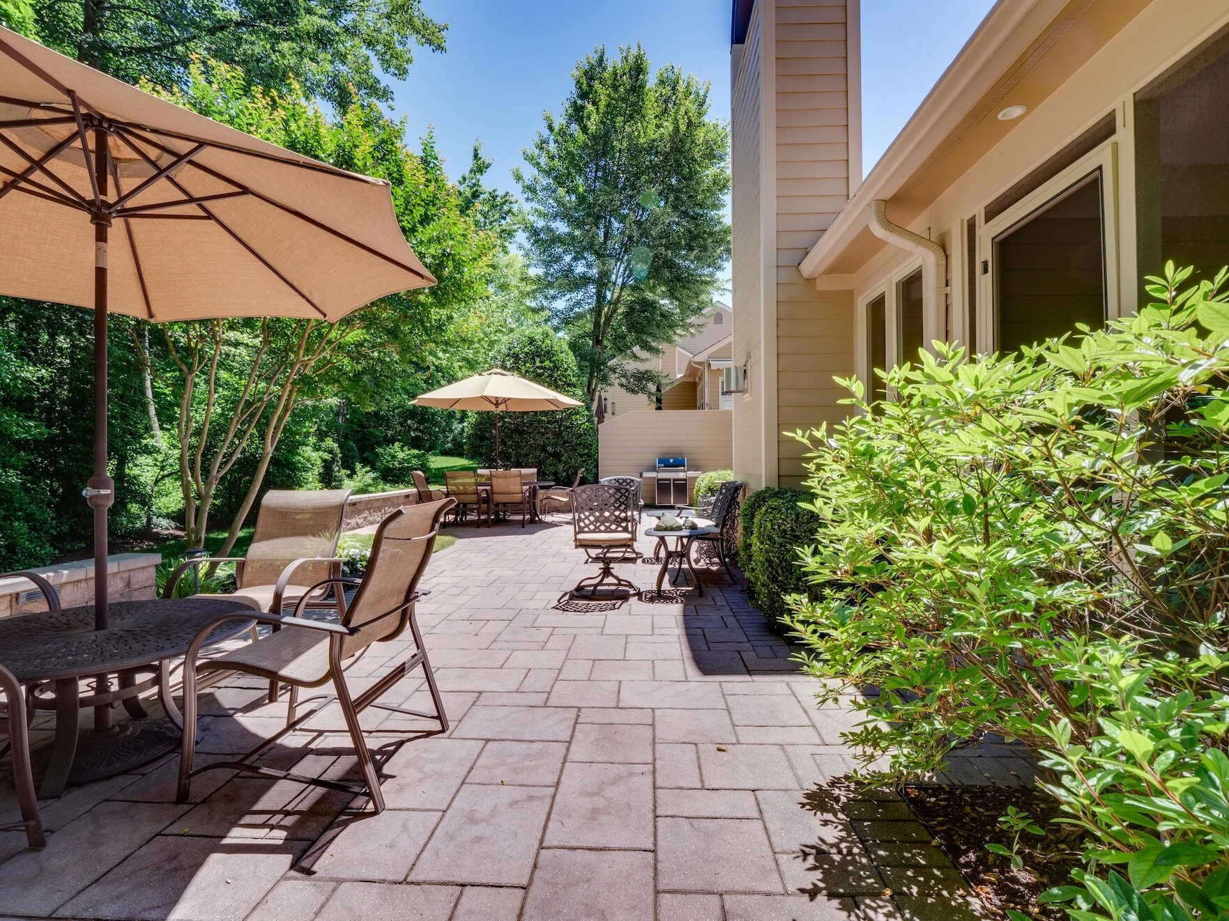 17 - Patio.jpg