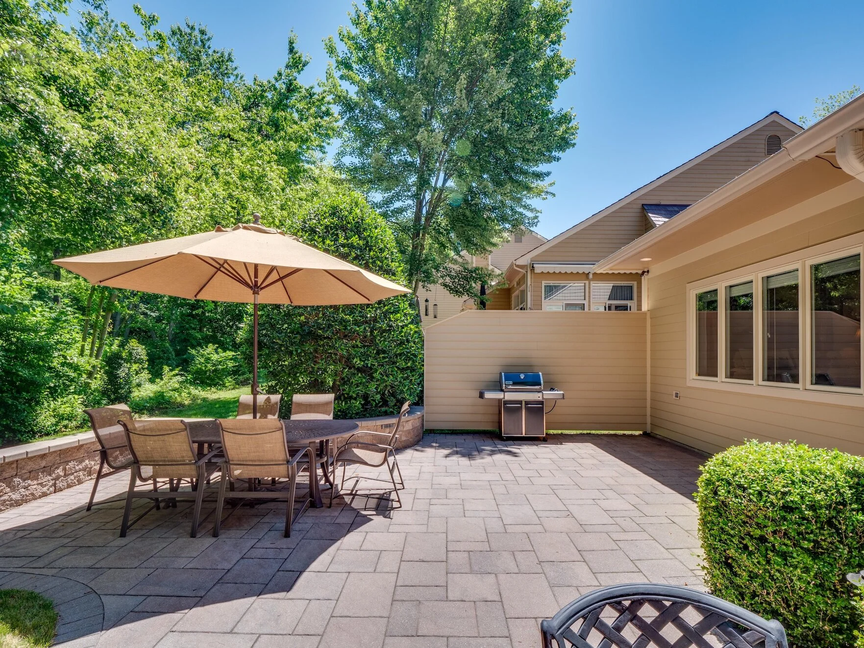 18 - Patio.jpg