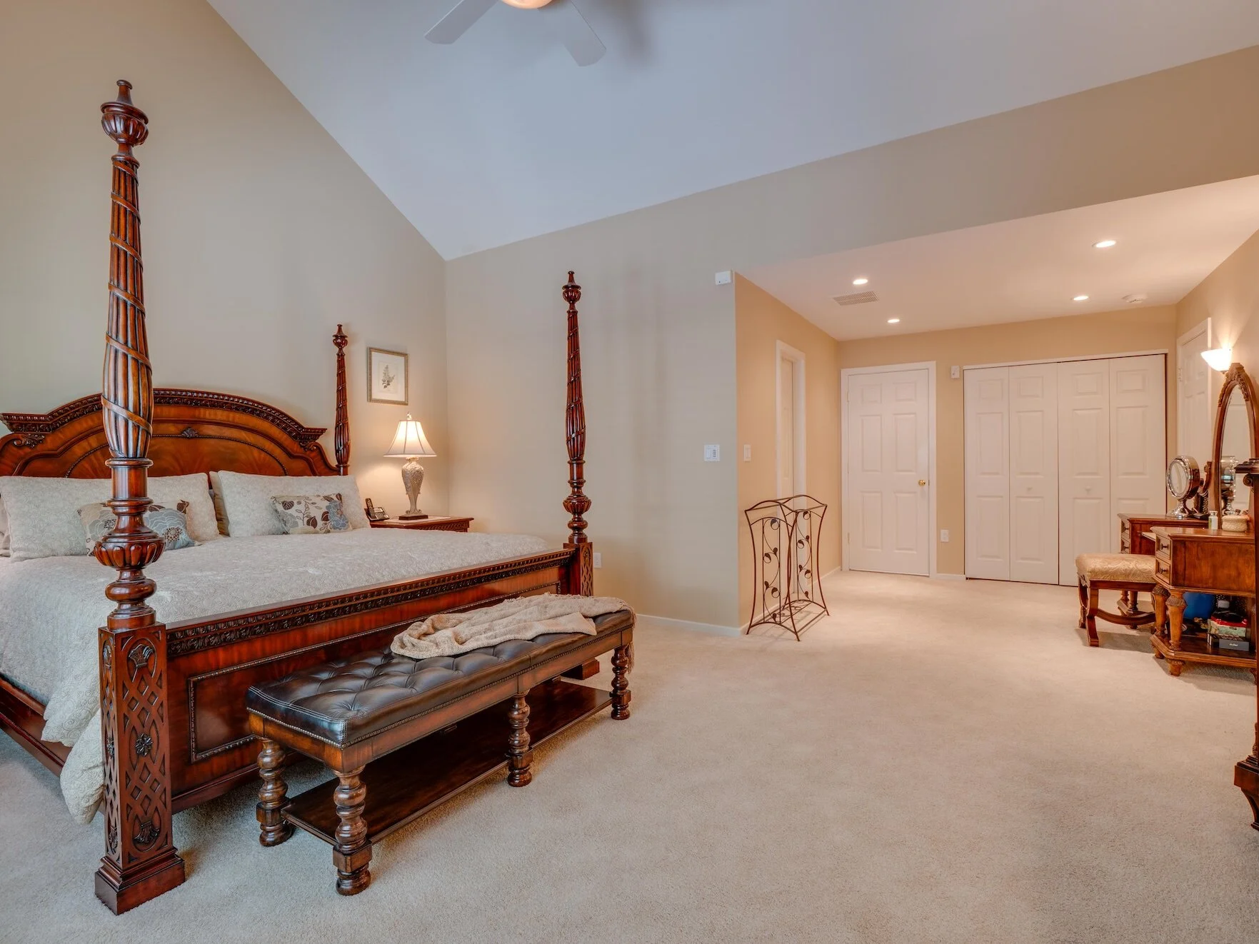 22 - Master Bedroom.jpg