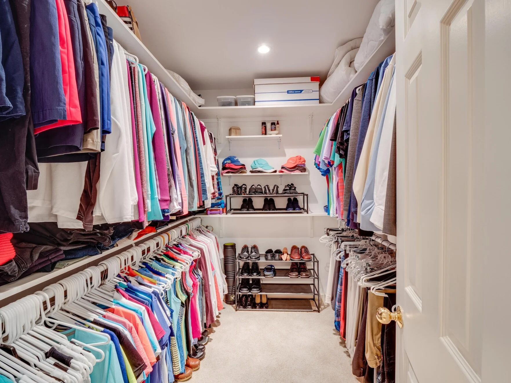 25 - Master Walk-In.jpg