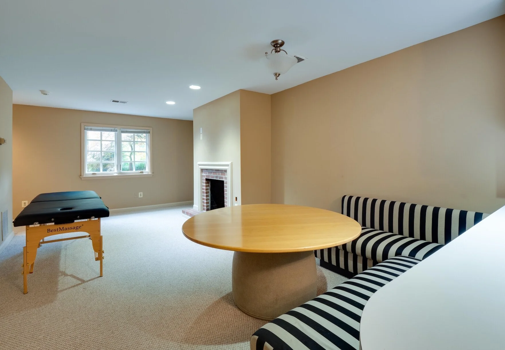 Apartment - 02 - Living.jpg