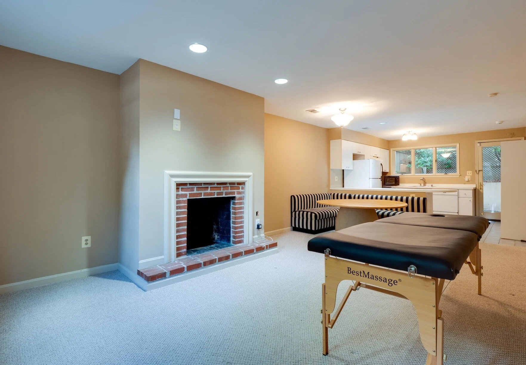 Apartment - 01 - Living.jpg