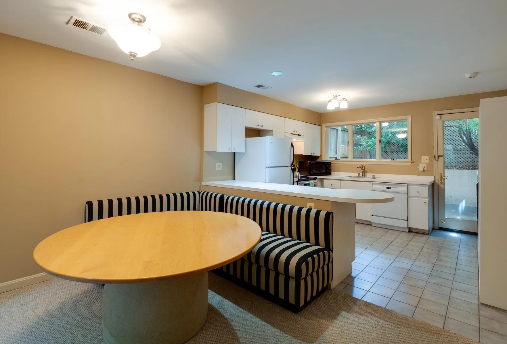Apartment - 04 - Dining.jpg