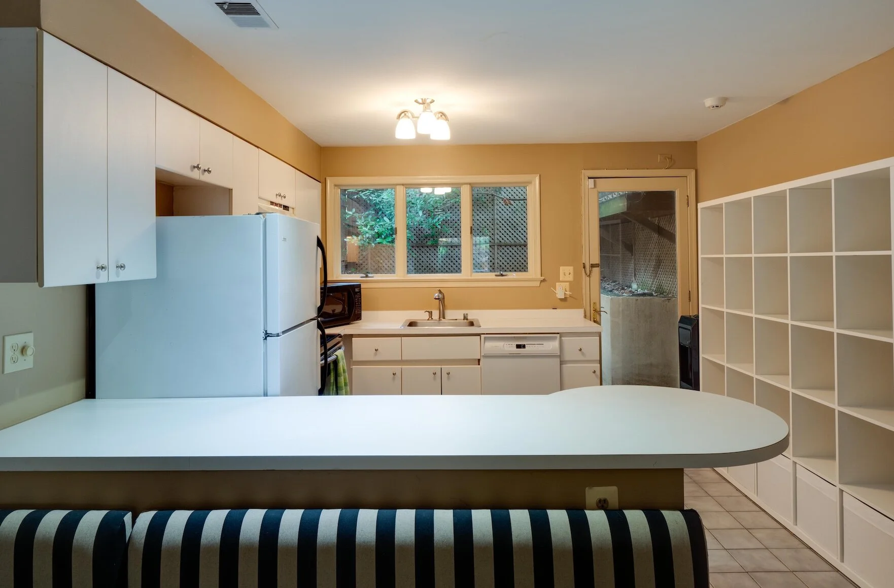 Apartment - 05 - Kitchen.jpg