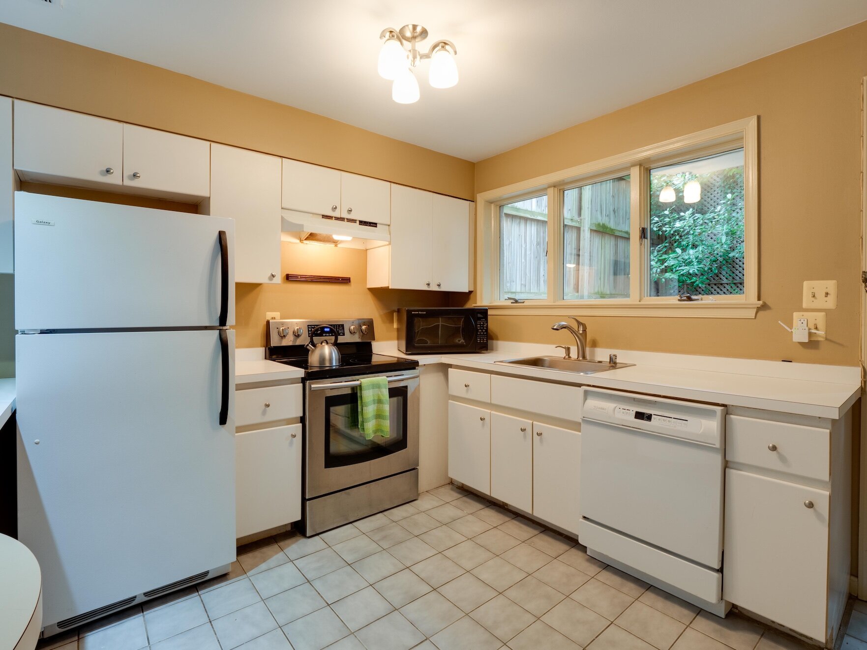 Apartment - 07 - Kitchen.jpg