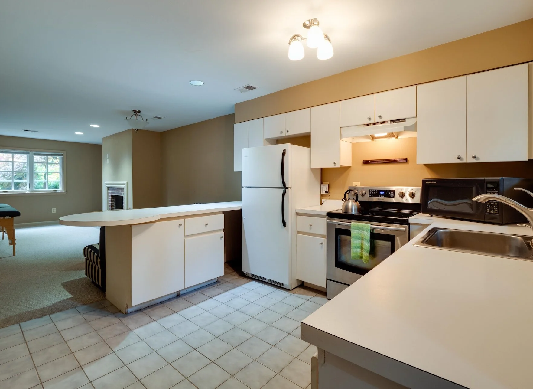 Apartment - 08 - Kitchen.jpg