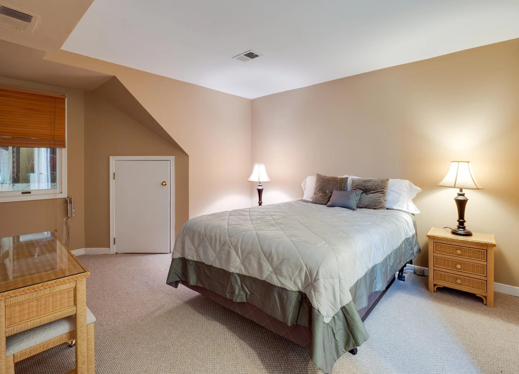 Apartment - 09 - Bedroom.jpg