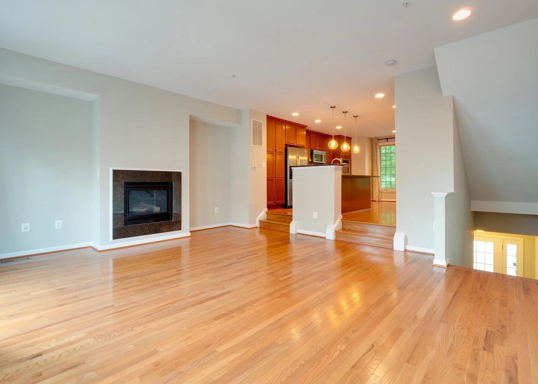 05 - Family Room.jpg