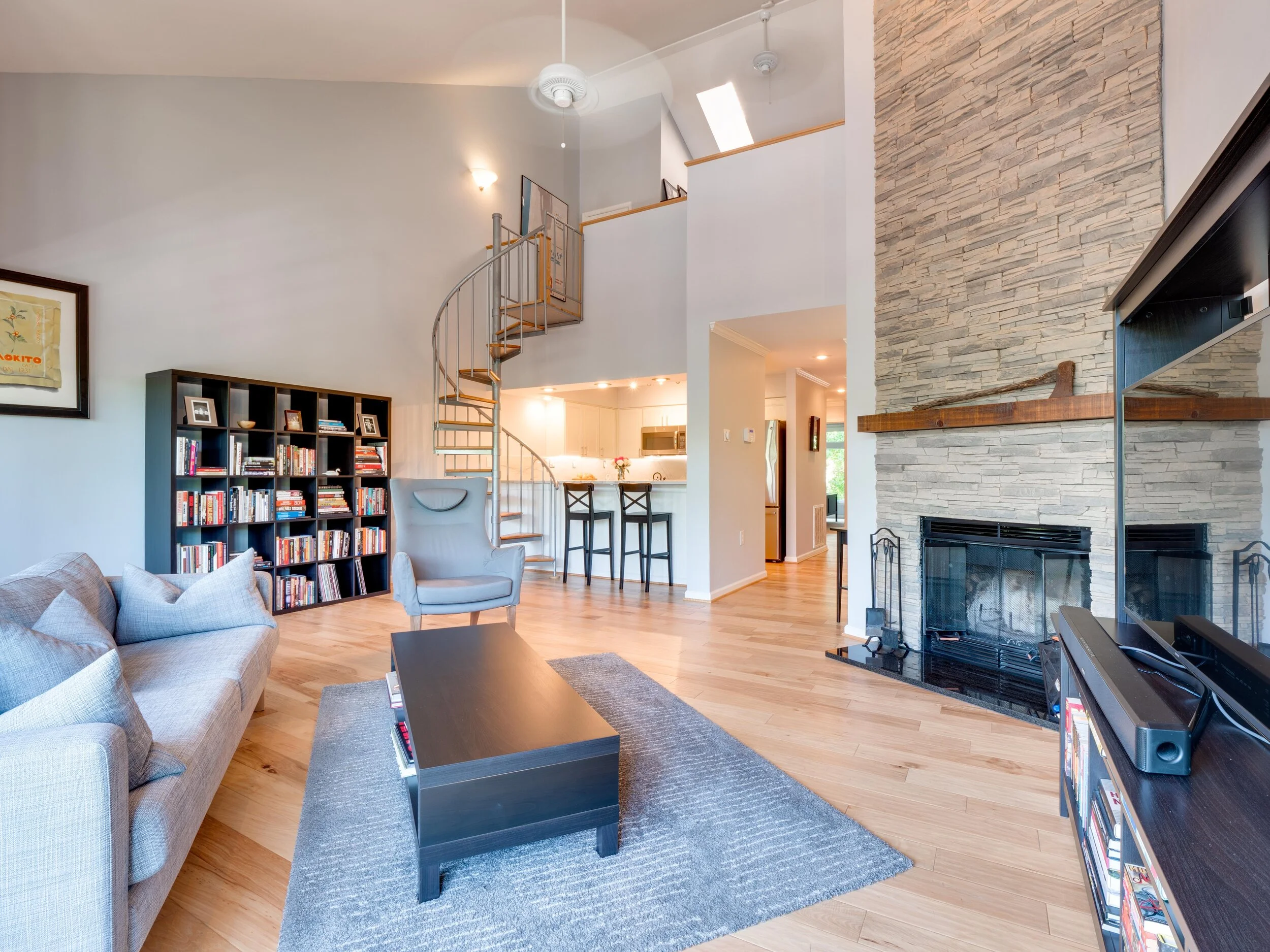 04 - Living Room.jpg