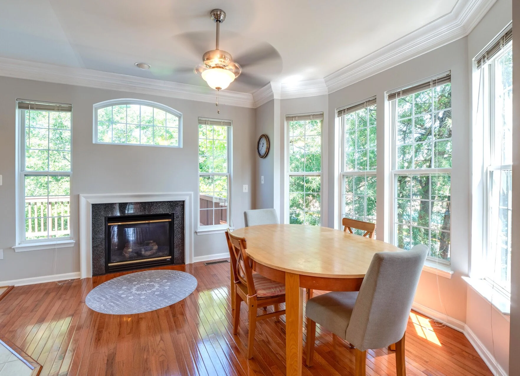 16 - Family Room.jpg