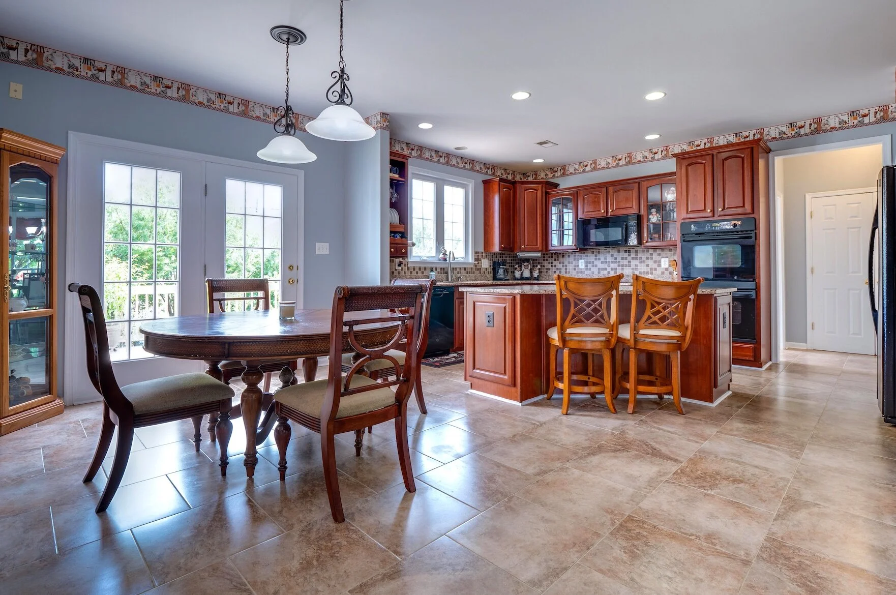09 - Kitchen.jpg