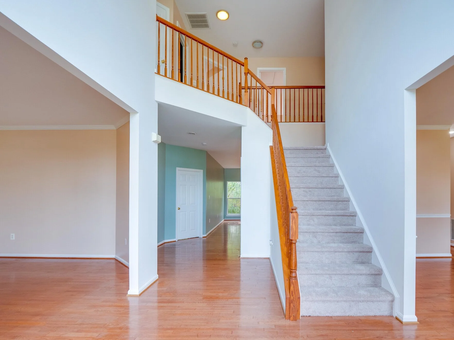 02 - Foyer.jpg