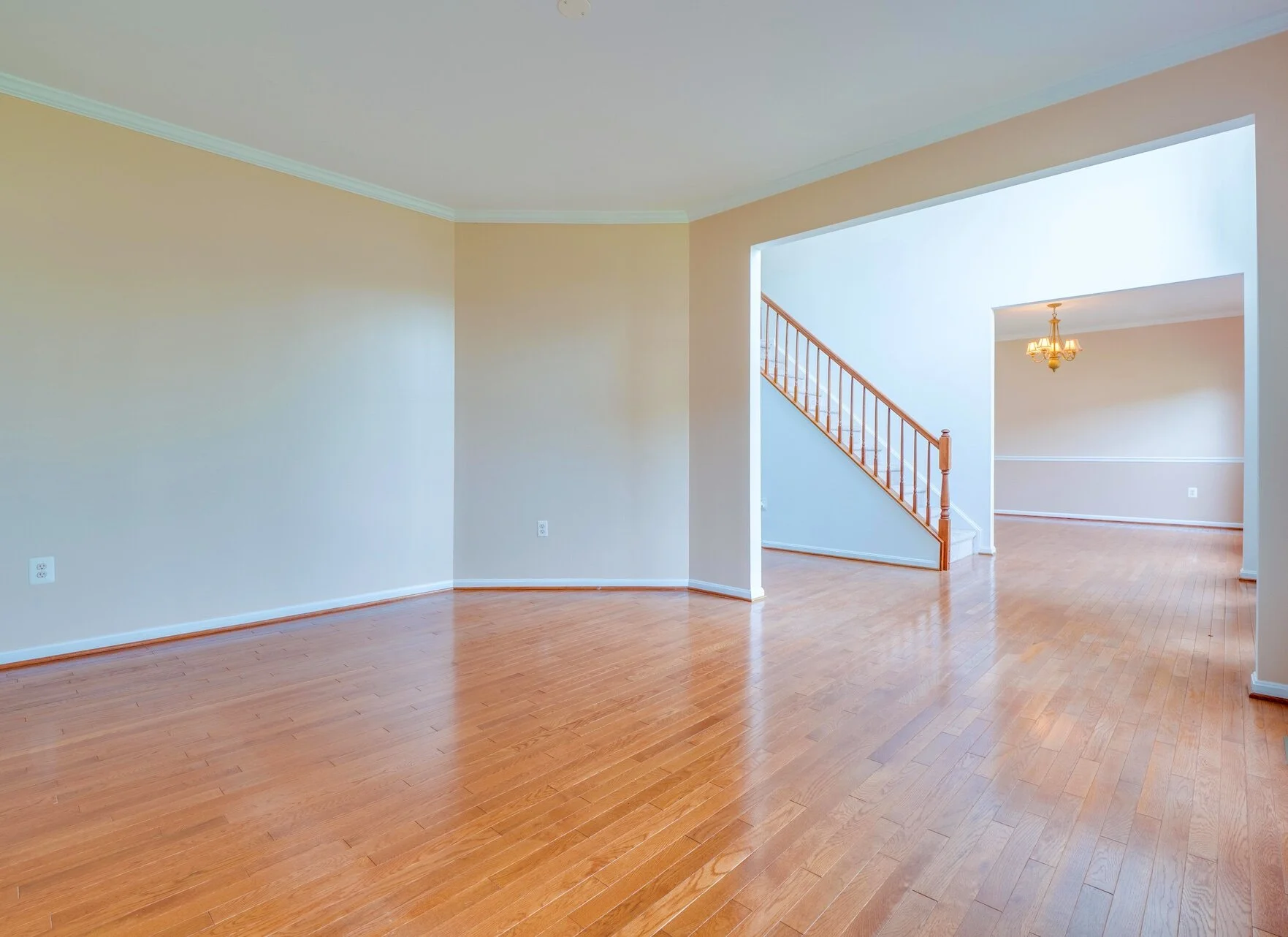 04 - Living Room.jpg