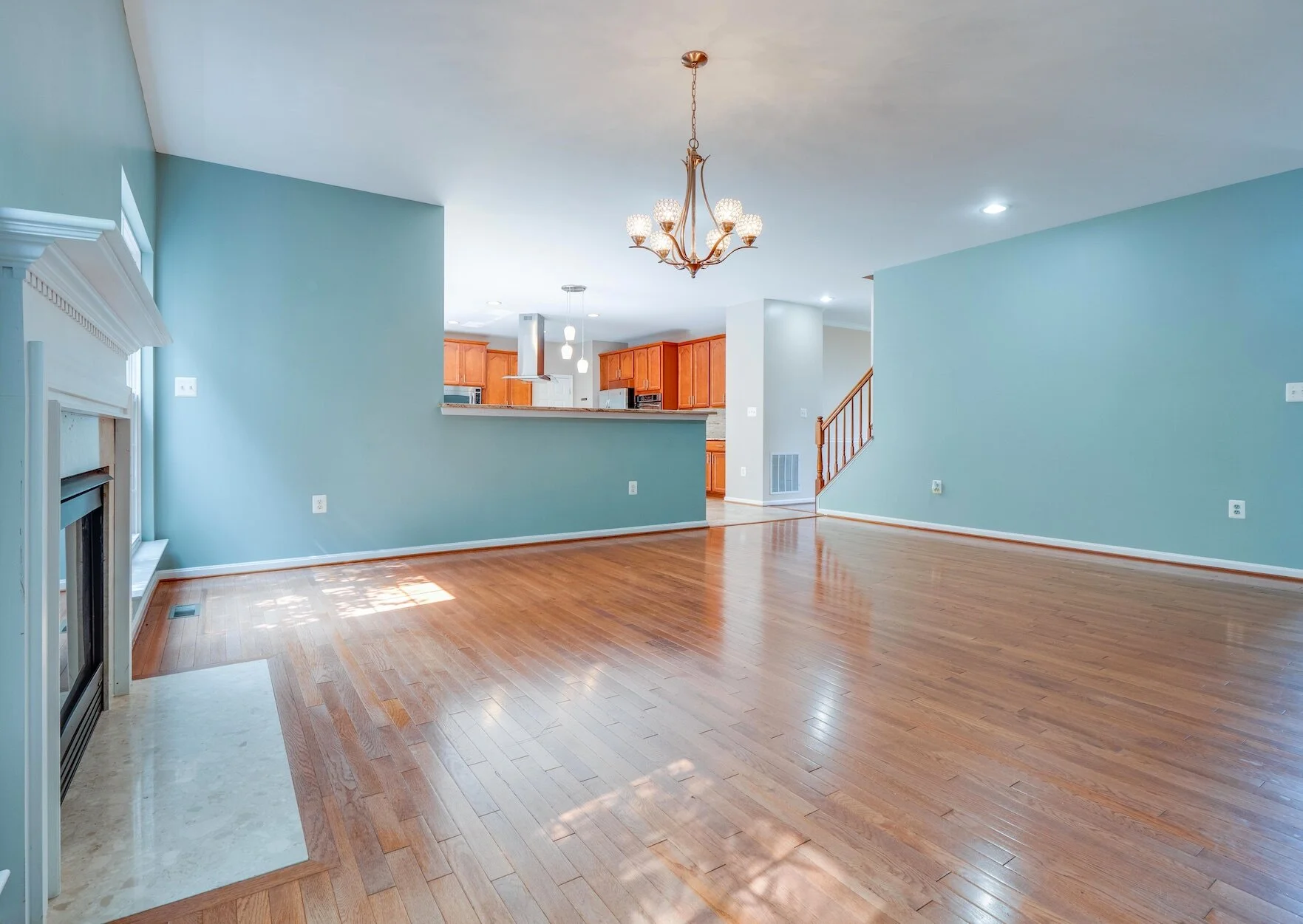 10 - Family Room.jpg