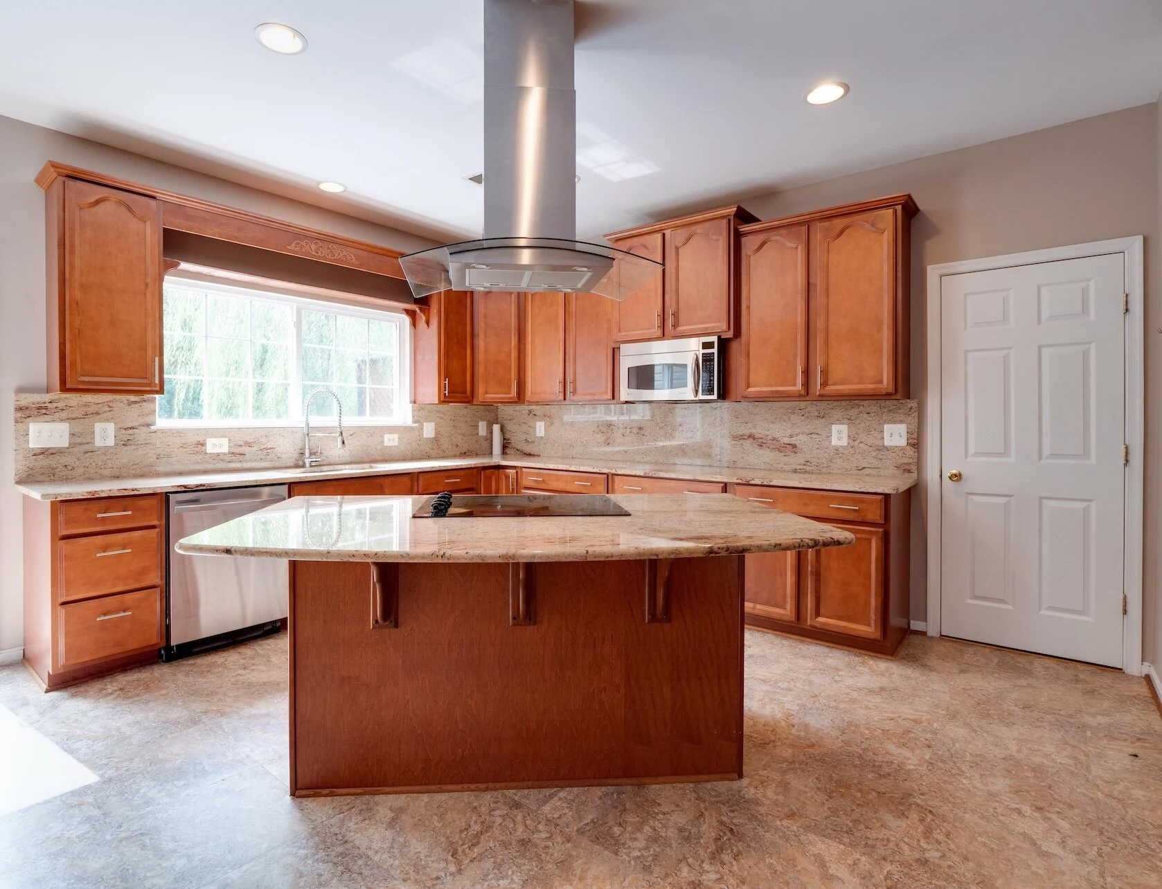 12 - Kitchen.jpg