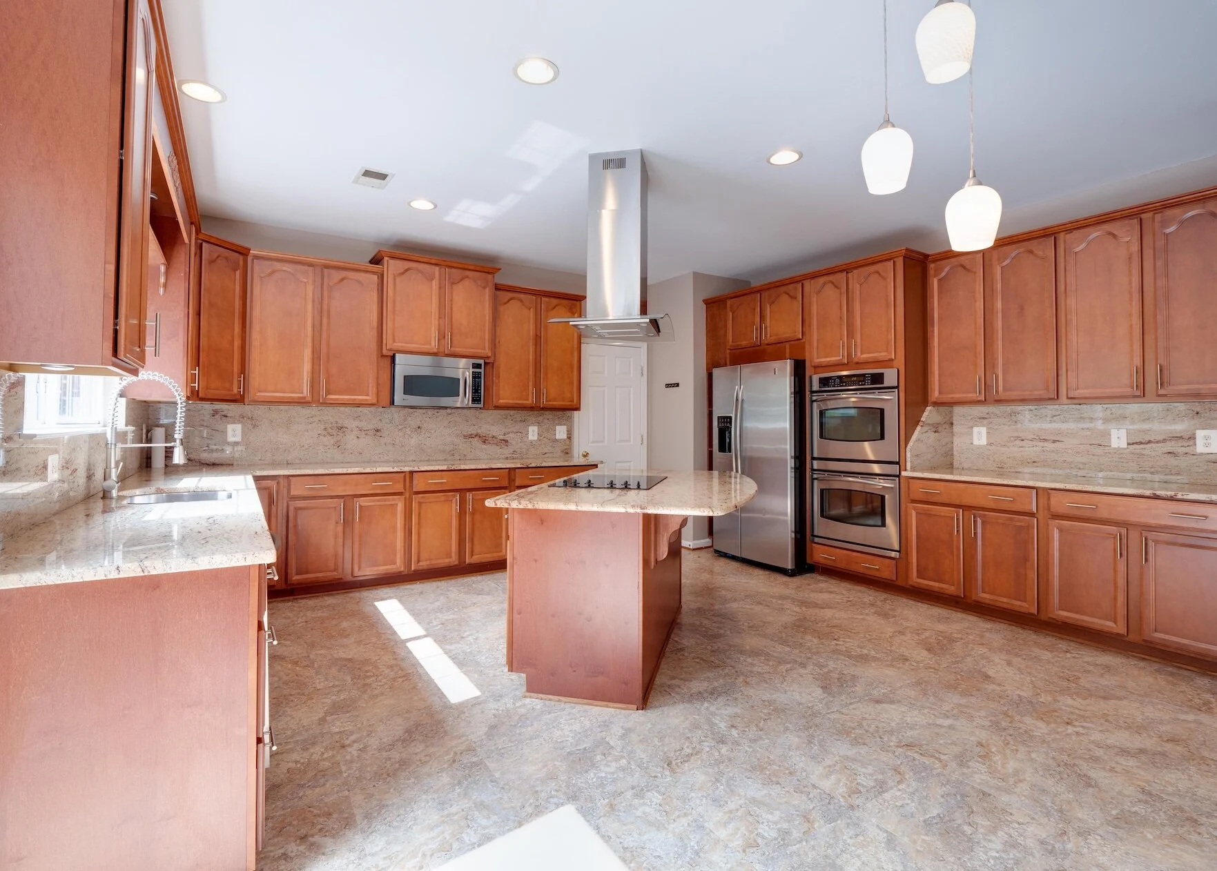 13 - Kitchen.jpg