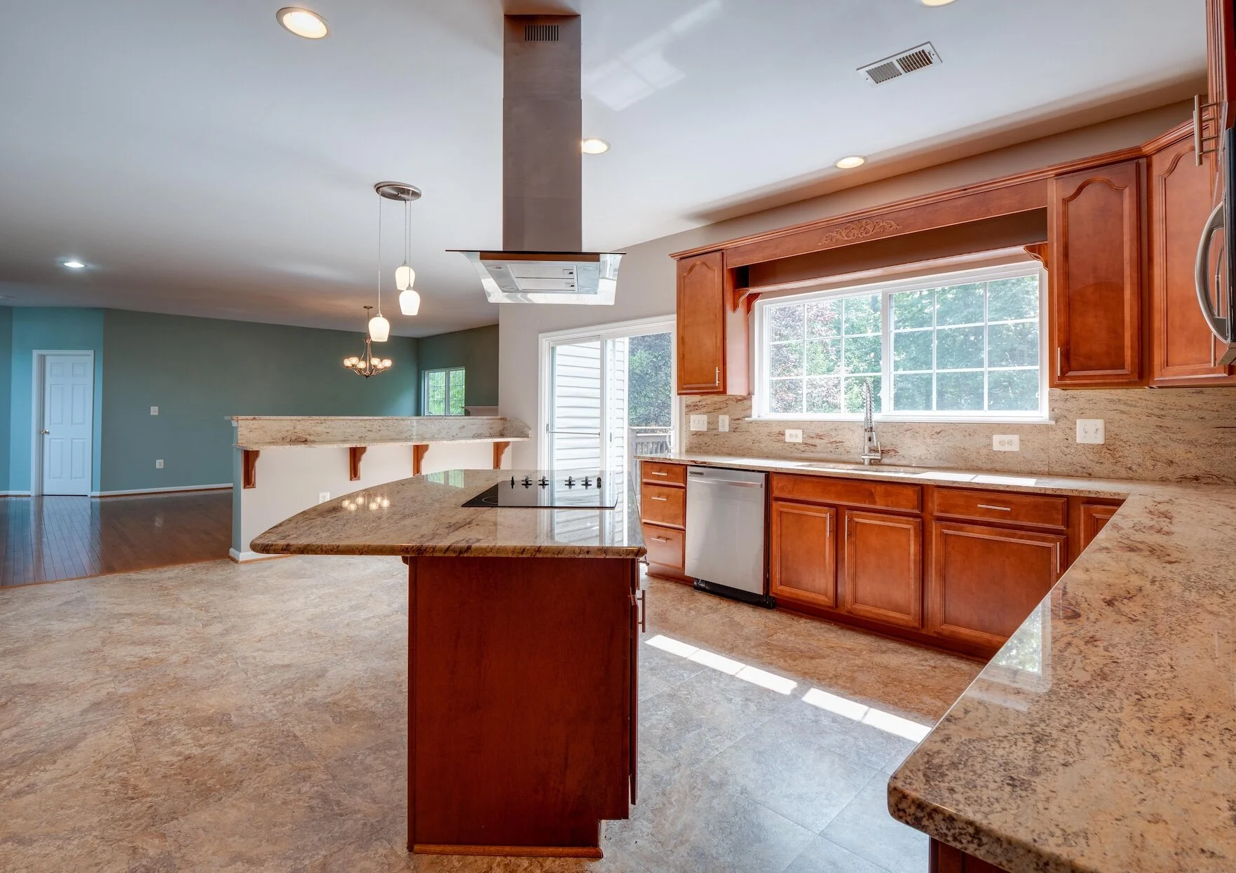 14 - Kitchen.jpg