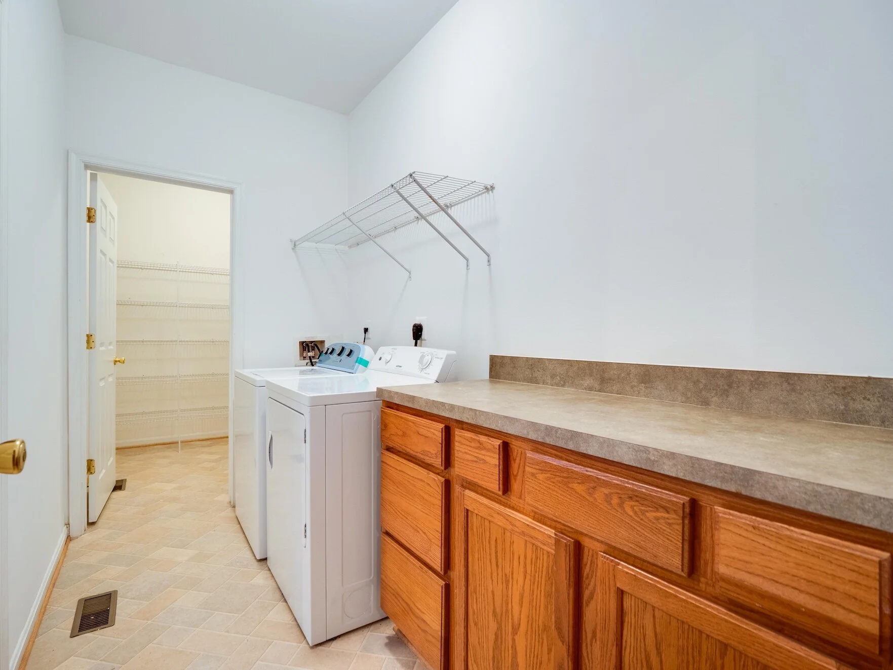 18 - Laundry Room.jpg