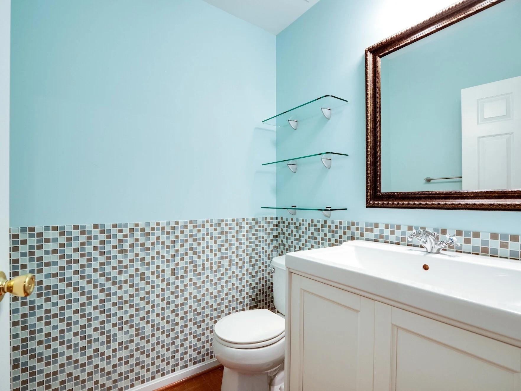 19 - Powder Room.jpg