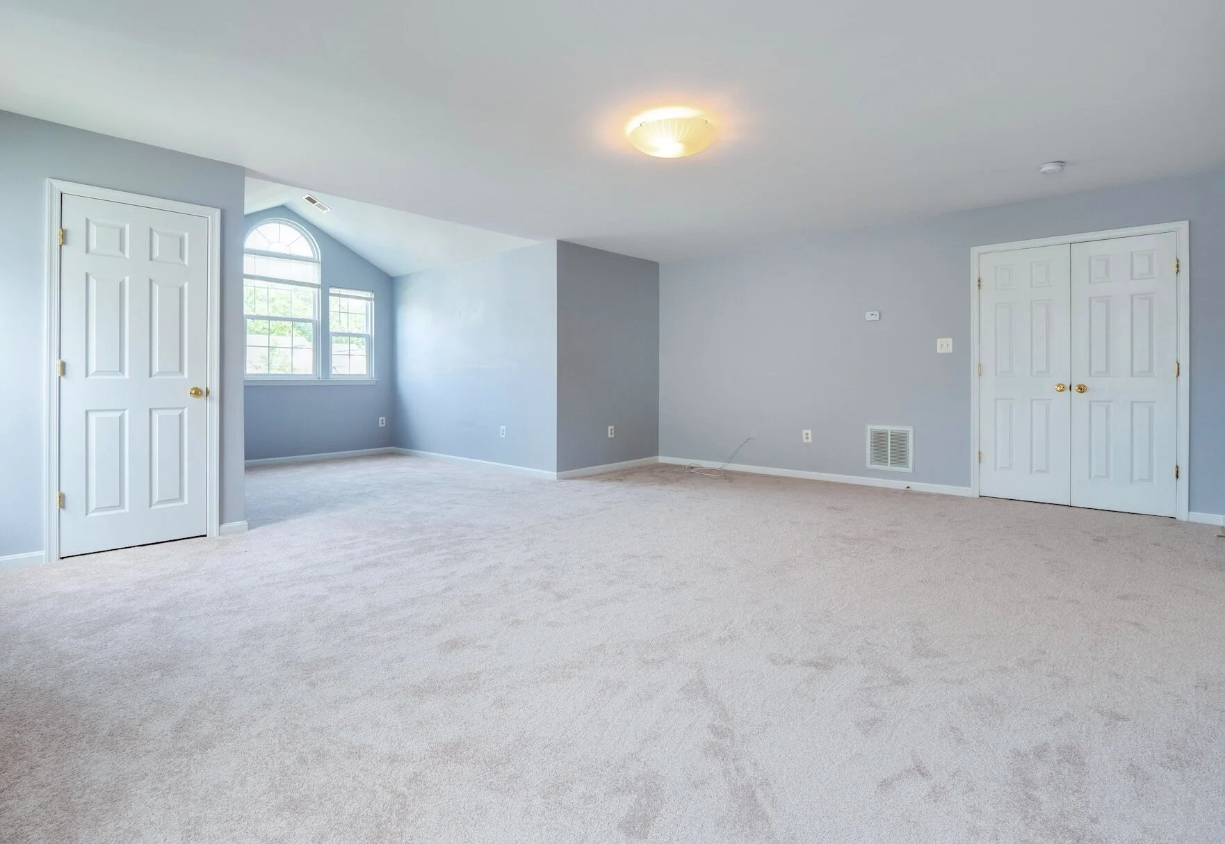 26 - Master Bedroom.jpg