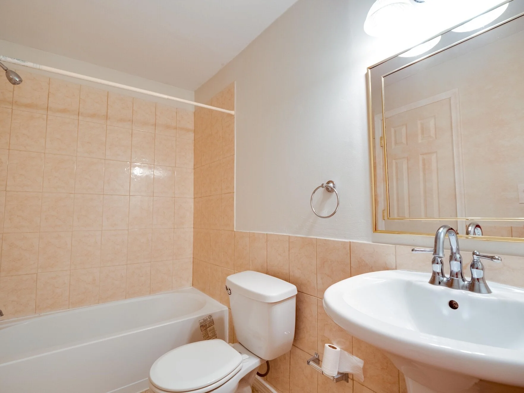 39 - Lower Bathroom.jpg