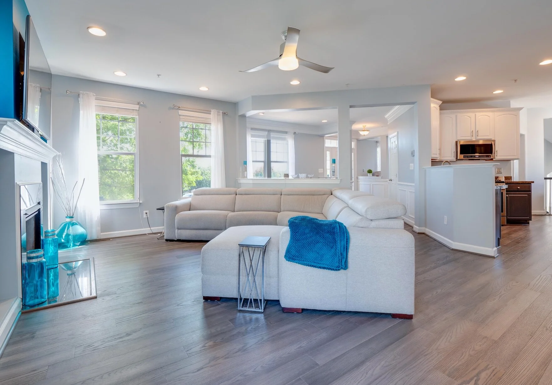 10 - Family Room.jpg