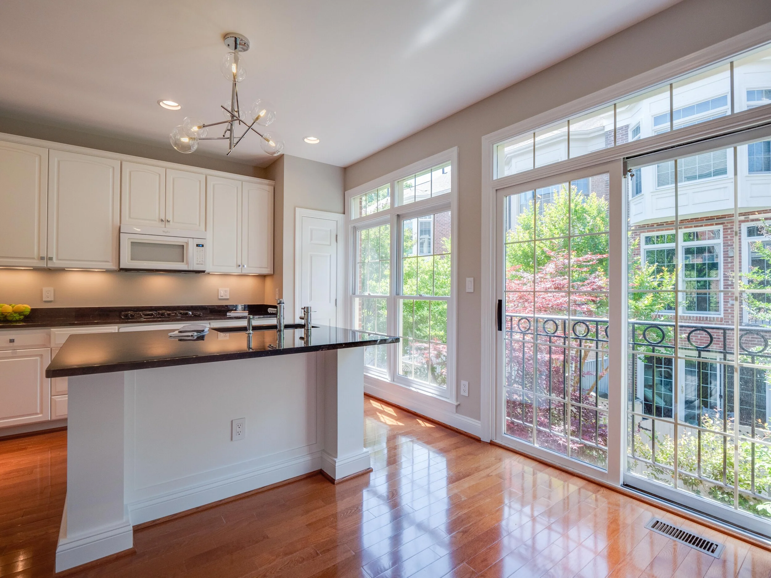 19 - Kitchen.jpg