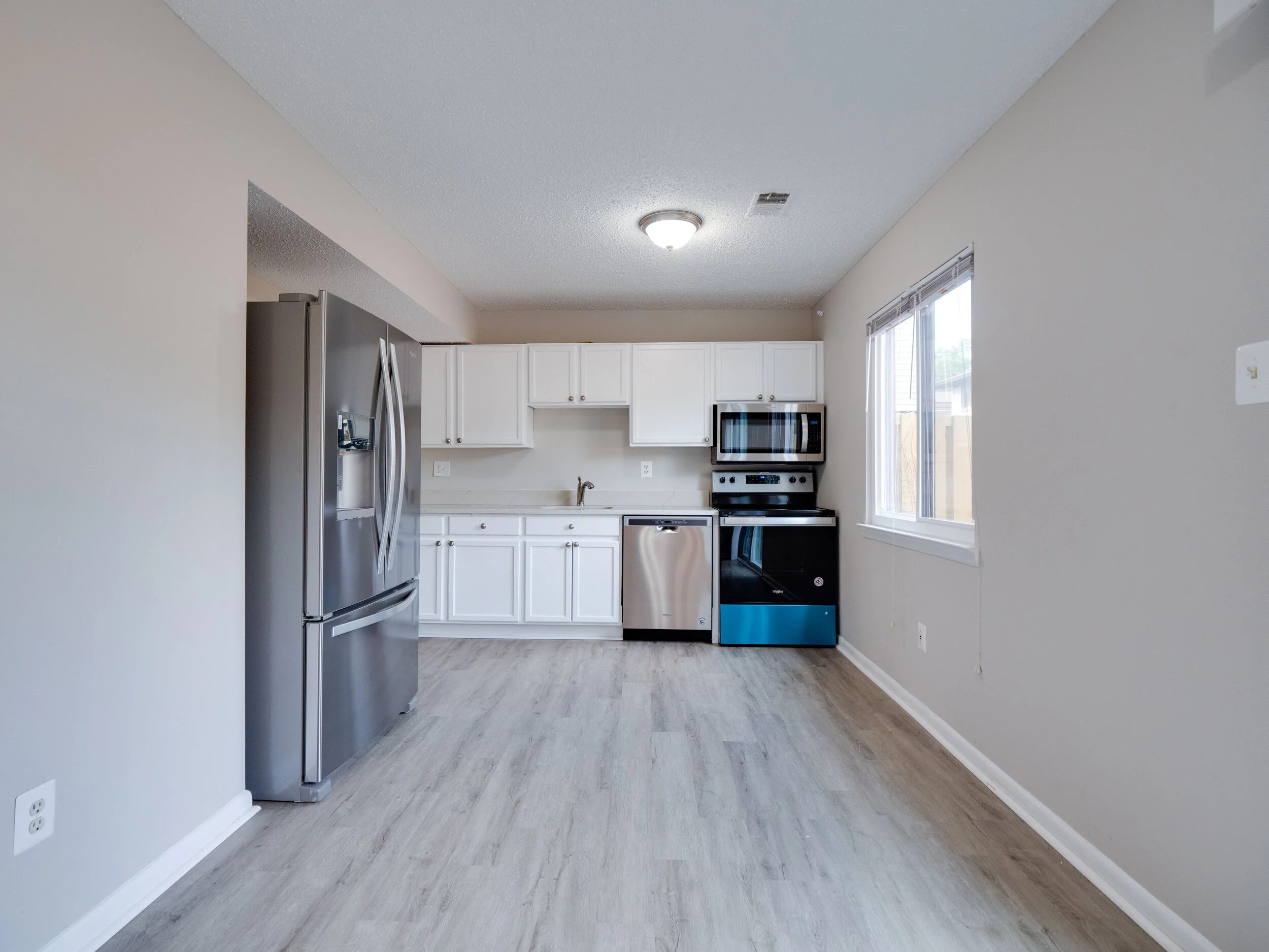 10 - Kitchen.jpg